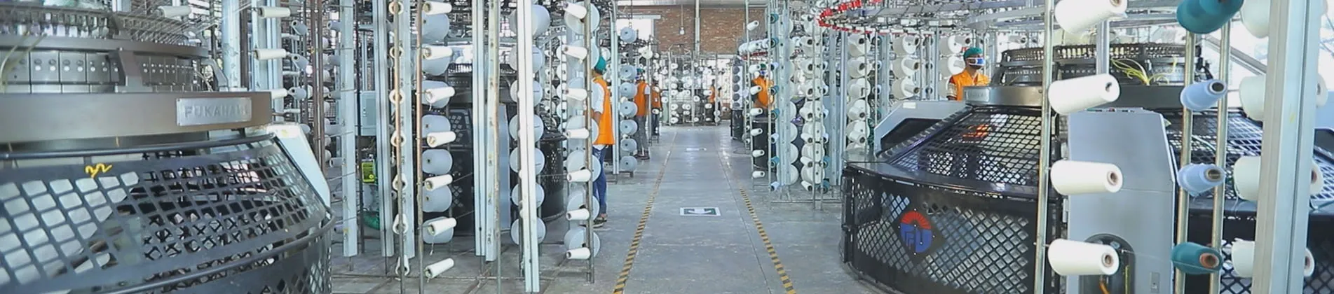 Circular knitting machines and their yarn creels on the knitting floor